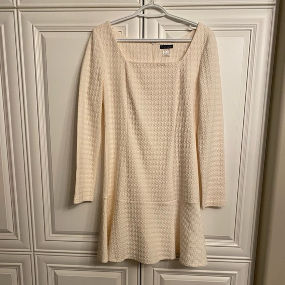 VENUS Womens Size 10 sweater dress in cream colour